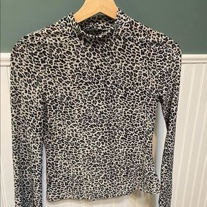 Shein women’s leopard mock-neck tee